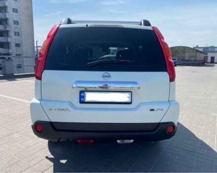 Белый Ниссан ИксТрейл, объемом двигателя 2.5 л и пробегом 180 тыс. км за 8700 $, фото 5 на Automoto.ua