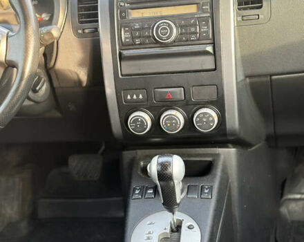 Белый Ниссан ИксТрейл, объемом двигателя 2.49 л и пробегом 199 тыс. км за 9500 $, фото 18 на Automoto.ua