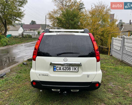 Білий Ніссан ІксТрейл, об'ємом двигуна 2.49 л та пробігом 185 тис. км за 13000 $, фото 3 на Automoto.ua