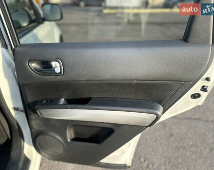 Белый Ниссан ИксТрейл, объемом двигателя 2.49 л и пробегом 199 тыс. км за 9500 $, фото 15 на Automoto.ua