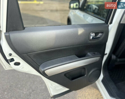 Белый Ниссан ИксТрейл, объемом двигателя 2.49 л и пробегом 199 тыс. км за 9500 $, фото 13 на Automoto.ua