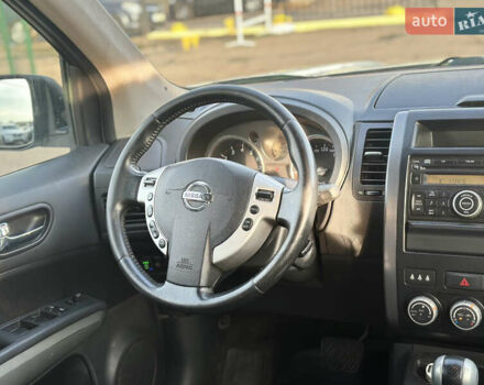 Белый Ниссан ИксТрейл, объемом двигателя 2.49 л и пробегом 199 тыс. км за 9500 $, фото 17 на Automoto.ua