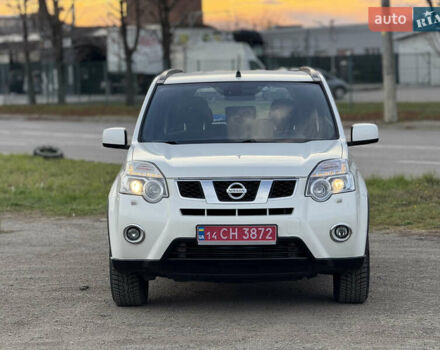 Белый Ниссан ИксТрейл, объемом двигателя 2 л и пробегом 205 тыс. км за 12350 $, фото 1 на Automoto.ua