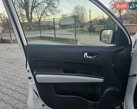 Белый Ниссан ИксТрейл, объемом двигателя 2 л и пробегом 205 тыс. км за 10799 $, фото 24 на Automoto.ua