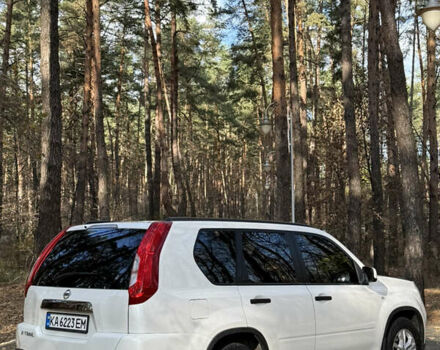 Белый Ниссан ИксТрейл, объемом двигателя 2 л и пробегом 205 тыс. км за 10300 $, фото 2 на Automoto.ua