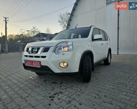 Белый Ниссан ИксТрейл, объемом двигателя 2 л и пробегом 205 тыс. км за 10799 $, фото 4 на Automoto.ua