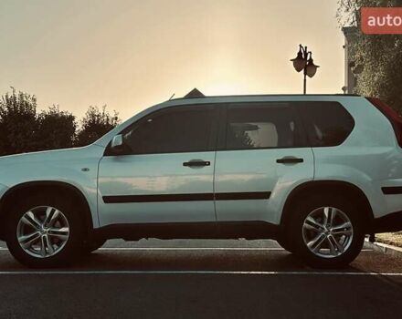 Белый Ниссан ИксТрейл, объемом двигателя 2 л и пробегом 100 тыс. км за 10800 $, фото 4 на Automoto.ua