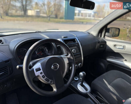 Белый Ниссан ИксТрейл, объемом двигателя 2 л и пробегом 205 тыс. км за 10300 $, фото 4 на Automoto.ua