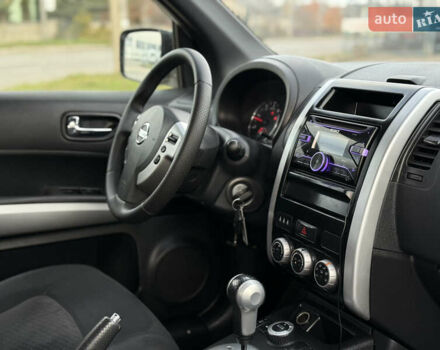 Белый Ниссан ИксТрейл, объемом двигателя 2 л и пробегом 205 тыс. км за 12350 $, фото 7 на Automoto.ua