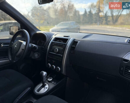 Белый Ниссан ИксТрейл, объемом двигателя 2 л и пробегом 205 тыс. км за 10300 $, фото 5 на Automoto.ua