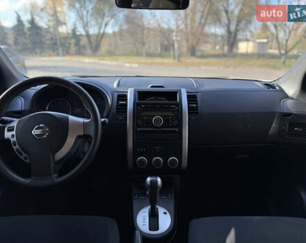Белый Ниссан ИксТрейл, объемом двигателя 2 л и пробегом 205 тыс. км за 10300 $, фото 6 на Automoto.ua