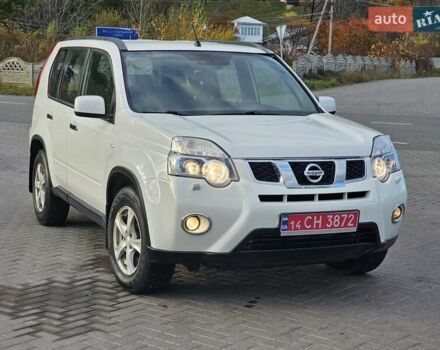 Белый Ниссан ИксТрейл, объемом двигателя 2 л и пробегом 205 тыс. км за 11599 $, фото 2 на Automoto.ua