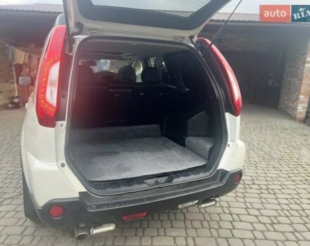 Белый Ниссан ИксТрейл, объемом двигателя 2 л и пробегом 195 тыс. км за 12100 $, фото 9 на Automoto.ua