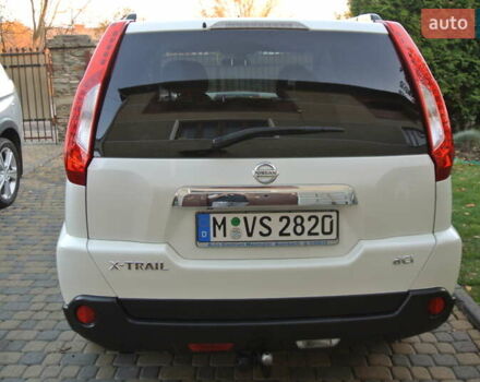 Білий Ніссан ІксТрейл, об'ємом двигуна 2 л та пробігом 230 тис. км за 13999 $, фото 3 на Automoto.ua