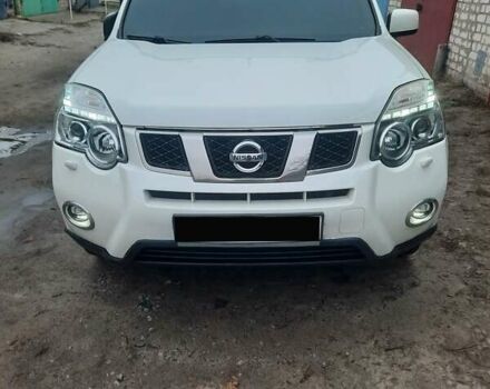 Белый Ниссан ИксТрейл, объемом двигателя 2 л и пробегом 194 тыс. км за 11000 $, фото 3 на Automoto.ua