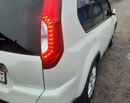 Белый Ниссан ИксТрейл, объемом двигателя 2 л и пробегом 194 тыс. км за 11000 $, фото 6 на Automoto.ua