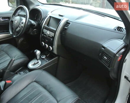 Білий Ніссан ІксТрейл, об'ємом двигуна 2 л та пробігом 230 тис. км за 13999 $, фото 16 на Automoto.ua