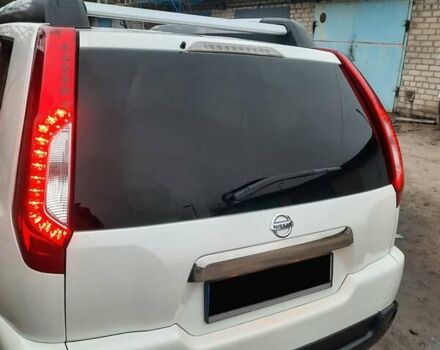 Белый Ниссан ИксТрейл, объемом двигателя 2 л и пробегом 194 тыс. км за 11000 $, фото 8 на Automoto.ua