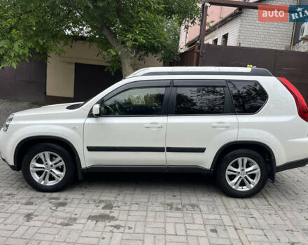 Белый Ниссан ИксТрейл, объемом двигателя 2 л и пробегом 251 тыс. км за 16500 $, фото 3 на Automoto.ua