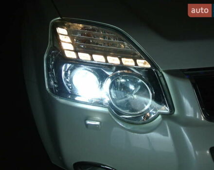 Білий Ніссан ІксТрейл, об'ємом двигуна 2 л та пробігом 230 тис. км за 13999 $, фото 97 на Automoto.ua