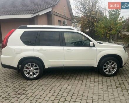 Белый Ниссан ИксТрейл, объемом двигателя 2 л и пробегом 195 тыс. км за 12100 $, фото 1 на Automoto.ua