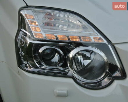 Білий Ніссан ІксТрейл, об'ємом двигуна 2 л та пробігом 230 тис. км за 13999 $, фото 8 на Automoto.ua