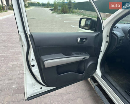 Ниссан ИксТрейл 2013 в Киеве на Automoto.ua Белый Ниссан ИксТрейл, объемом двигателя 2 л и пробегом 310 тыс. км за 11555 $, фото 20 на Automoto.ua