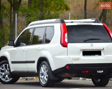 Белый Ниссан ИксТрейл, объемом двигателя 2 л и пробегом 121 тыс. км за 13800 $, фото 3 на Automoto.ua