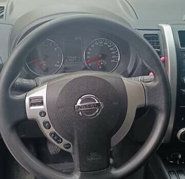 Белый Ниссан ИксТрейл, объемом двигателя 2 л и пробегом 275 тыс. км за 11000 $, фото 9 на Automoto.ua