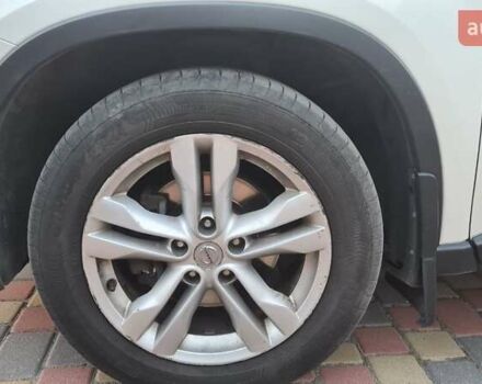 Белый Ниссан ИксТрейл, объемом двигателя 2 л и пробегом 279 тыс. км за 12900 $, фото 4 на Automoto.ua