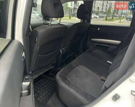 Белый Ниссан ИксТрейл, объемом двигателя 2 л и пробегом 275 тыс. км за 10333 $, фото 5 на Automoto.ua