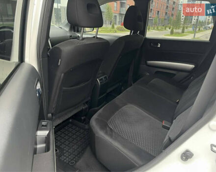 Белый Ниссан ИксТрейл, объемом двигателя 2 л и пробегом 275 тыс. км за 9999 $, фото 5 на Automoto.ua