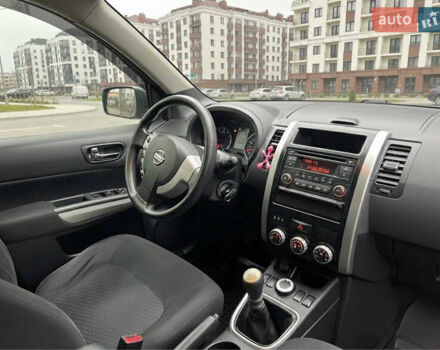 Белый Ниссан ИксТрейл, объемом двигателя 2 л и пробегом 275 тыс. км за 9999 $, фото 6 на Automoto.ua