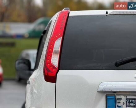 Белый Ниссан ИксТрейл, объемом двигателя 2 л и пробегом 240 тыс. км за 11000 $, фото 20 на Automoto.ua