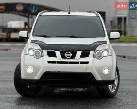 Белый Ниссан ИксТрейл, объемом двигателя 2 л и пробегом 240 тыс. км за 11000 $, фото 2 на Automoto.ua
