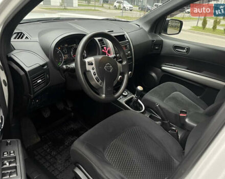 Белый Ниссан ИксТрейл, объемом двигателя 2 л и пробегом 275 тыс. км за 10333 $, фото 8 на Automoto.ua