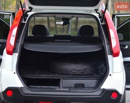 Белый Ниссан ИксТрейл, объемом двигателя 2 л и пробегом 121 тыс. км за 13800 $, фото 16 на Automoto.ua