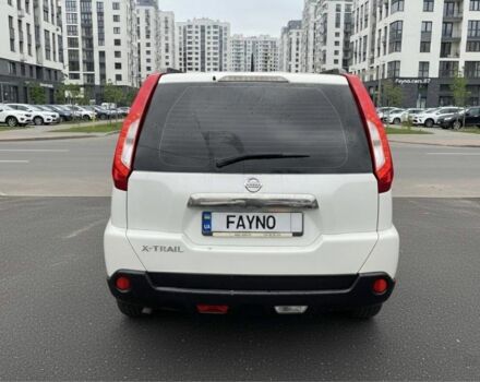 Белый Ниссан ИксТрейл, объемом двигателя 2 л и пробегом 275 тыс. км за 10333 $, фото 2 на Automoto.ua