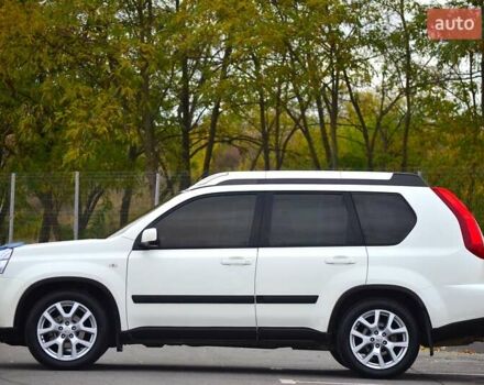 Белый Ниссан ИксТрейл, объемом двигателя 2 л и пробегом 121 тыс. км за 13800 $, фото 4 на Automoto.ua