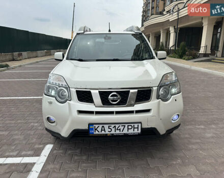 Белый Ниссан ИксТрейл, объемом двигателя 2 л и пробегом 312 тыс. км за 9999 $, фото 3 на Automoto.ua