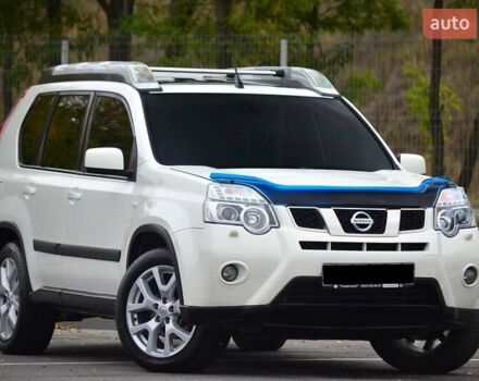 Белый Ниссан ИксТрейл, объемом двигателя 2 л и пробегом 121 тыс. км за 13800 $, фото 5 на Automoto.ua