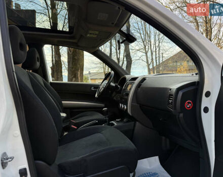 Ниссан ИксТрейл 2013 в Тячеве на Automoto.ua Белый Ниссан ИксТрейл, объемом двигателя 2 л и пробегом 261 тыс. км за 11900 $, фото 31 на Automoto.ua