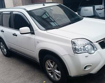 Белый Ниссан ИксТрейл, объемом двигателя 2 л и пробегом 275 тыс. км за 11000 $, фото 3 на Automoto.ua