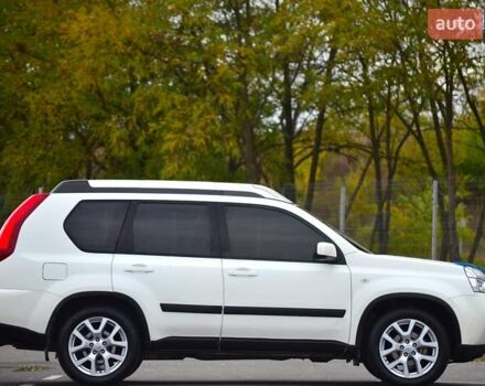 Белый Ниссан ИксТрейл, объемом двигателя 2 л и пробегом 121 тыс. км за 13800 $, фото 6 на Automoto.ua