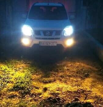 Білий Ніссан ІксТрейл, об'ємом двигуна 2 л та пробігом 270 тис. км за 9500 $, фото 7 на Automoto.ua