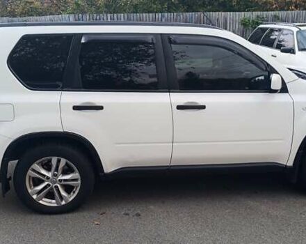 Белый Ниссан ИксТрейл, объемом двигателя 2 л и пробегом 275 тыс. км за 11000 $, фото 2 на Automoto.ua
