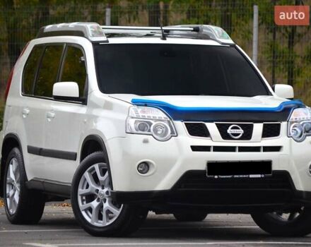 Белый Ниссан ИксТрейл, объемом двигателя 2 л и пробегом 121 тыс. км за 13800 $, фото 2 на Automoto.ua