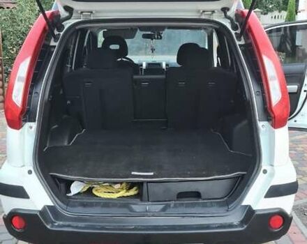 Белый Ниссан ИксТрейл, объемом двигателя 2 л и пробегом 279 тыс. км за 12900 $, фото 8 на Automoto.ua