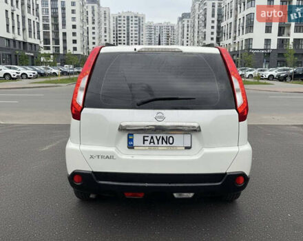 Белый Ниссан ИксТрейл, объемом двигателя 2 л и пробегом 275 тыс. км за 10333 $, фото 6 на Automoto.ua