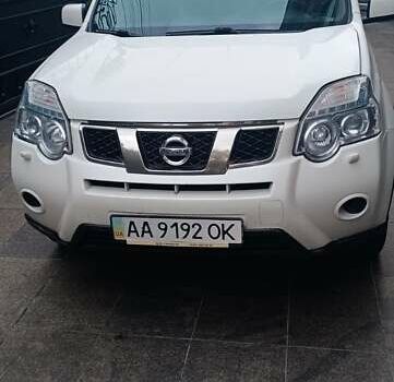Белый Ниссан ИксТрейл, объемом двигателя 2 л и пробегом 275 тыс. км за 11000 $, фото 1 на Automoto.ua
